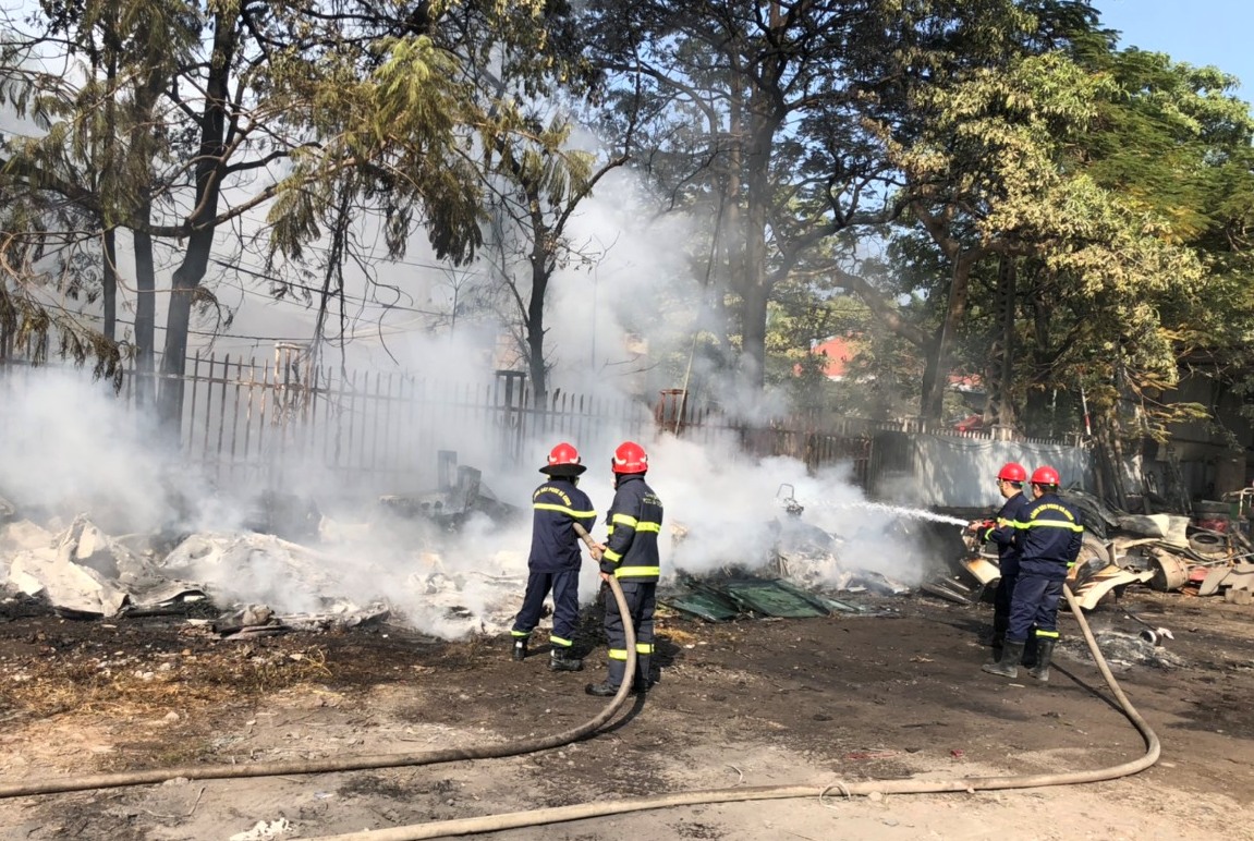 Thông tin về vụ cháy bãi phế liệu gần xưởng sửa chữa ô tô (Công ty TNHH MTV Thái Tân Phát)  tại phường Máy Chai, quận Ngô Quyền